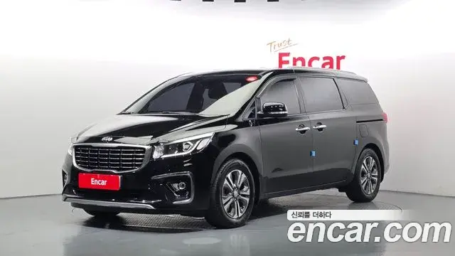 Kia Carnival 9-Seater Luxury 2019
