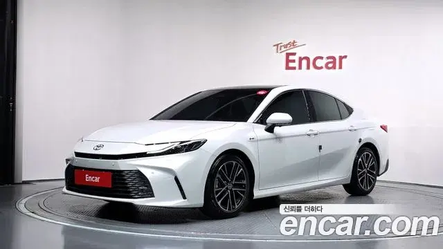Toyota Camry 2.5 XLE Premium Hybrid 2025