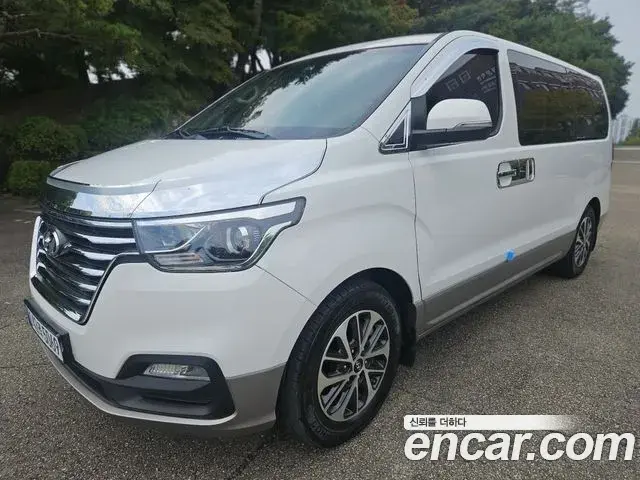 Hyundai Starex Urban 9-Seater Exclusive 2020