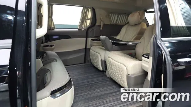 Kia Carnival Gasoline 4-Seater Hi-Limousine Signature 2022 — фото 11