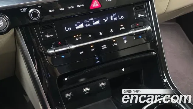 Kia Carnival Gasoline 4-Seater Hi-Limousine Signature 2022 — фото 18