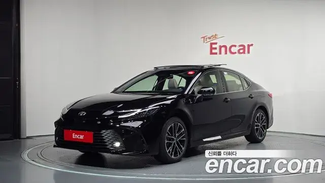 Toyota Camry 2.5 XLE Premium Hybrid 2026