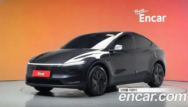 Tesla Model Y RWD 2025