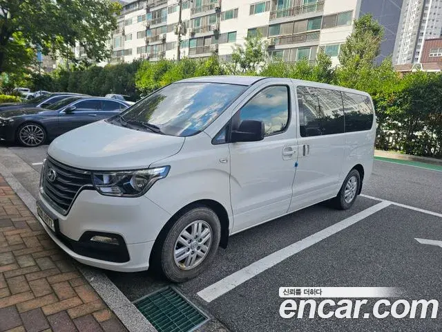 Hyundai Starex Van 5-Seater Modern 2019