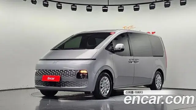 Hyundai Staria Tourer 11-Seater Modern 2022
