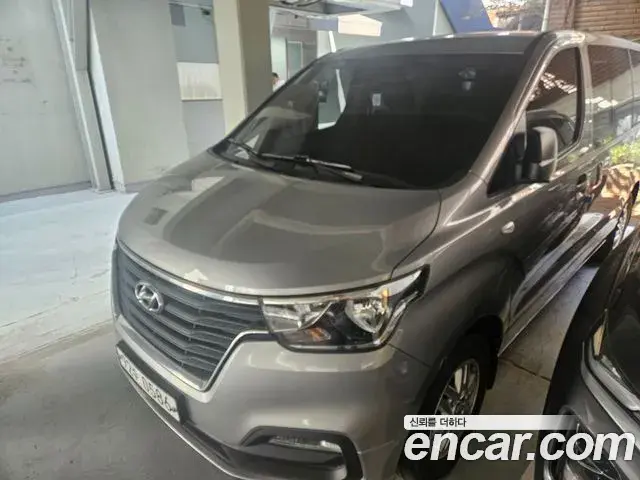Hyundai Starex Van 5-Seater Smart 2020
