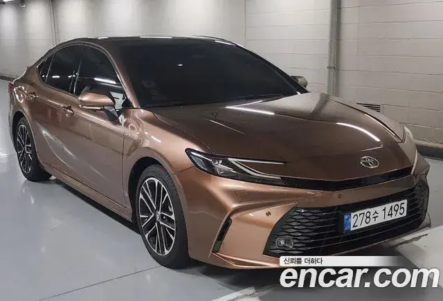 Toyota Camry 2.5 XLE Premium Hybrid 2025