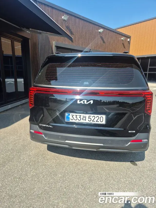 Kia Carnival HEV 9seater Gravity 2025
