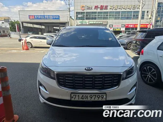 Kia Carnival 11-Seater Prestige 2019