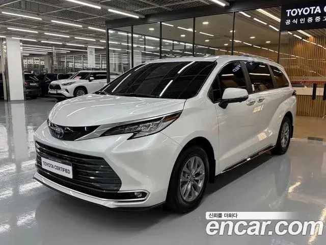 Toyota Sienna 2.5 Hybrid AWD 2025