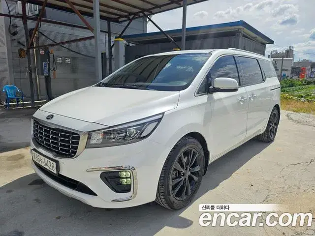 Kia Carnival 7-Seater Limousine VIP 2019