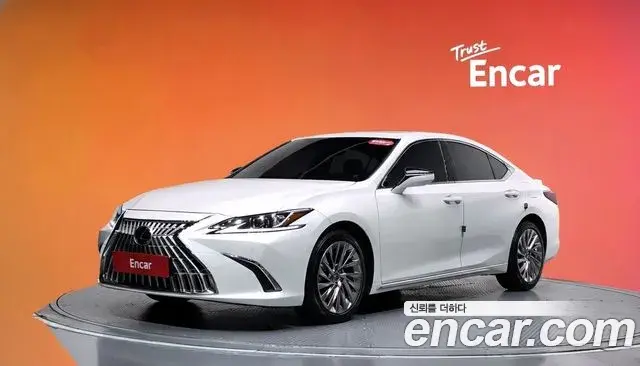 Lexus ES Luxury Plus 2025