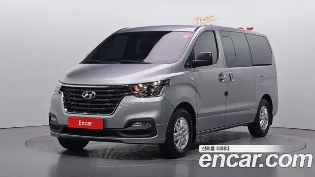 Hyundai Starex Van 5-Seater Modern 2020