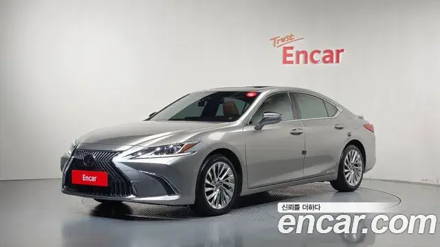 Lexus ES Luxury Plus 2021