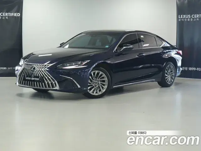 Lexus ES Executive 2025