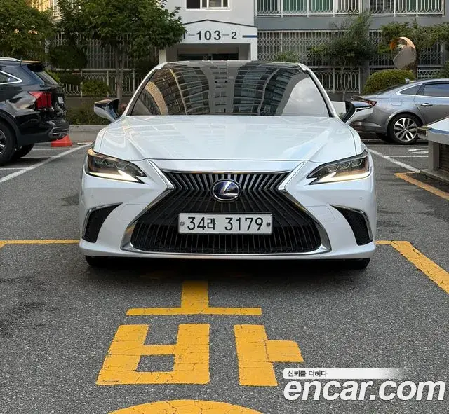 Lexus ES Luxury Plus 2019