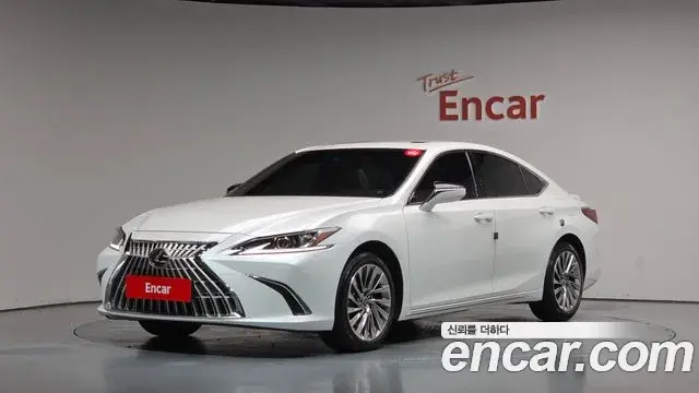 Lexus ES Luxury Plus 2025