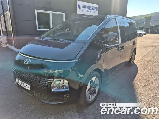 Hyundai Staria 4WD Tourer 9-Seater Modern 2025