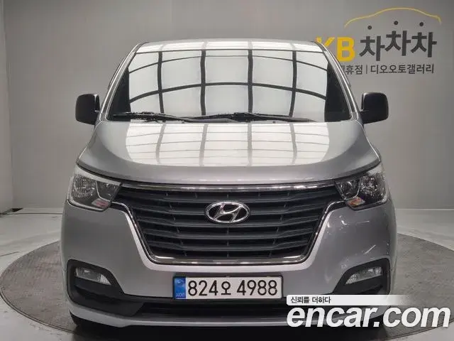 Hyundai Starex Van 5-Seater Modern 2020