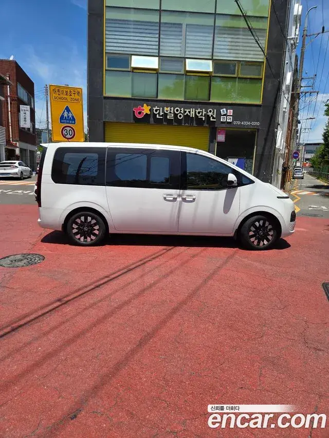 Hyundai Staria HEV 1.6 Cargo 5-Seater Modern 2024