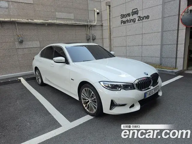 BMW 3-Series 330e Luxury 2021
