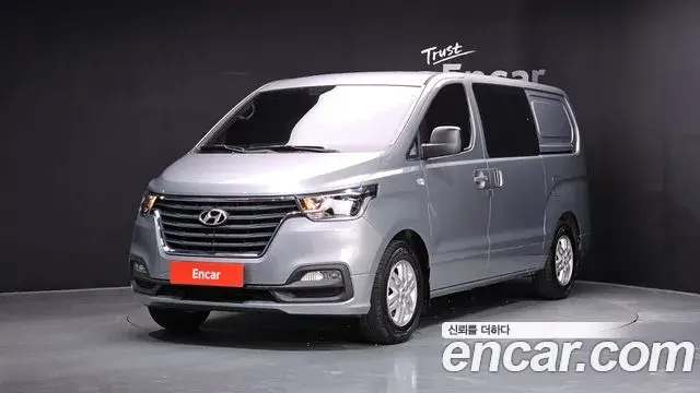 Hyundai Starex Van 5-Seater Modern 2020