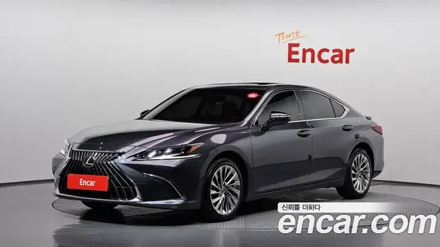 Lexus ES Executive 2024