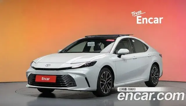 Toyota Camry 2.5 XLE Premium Hybrid 2026
