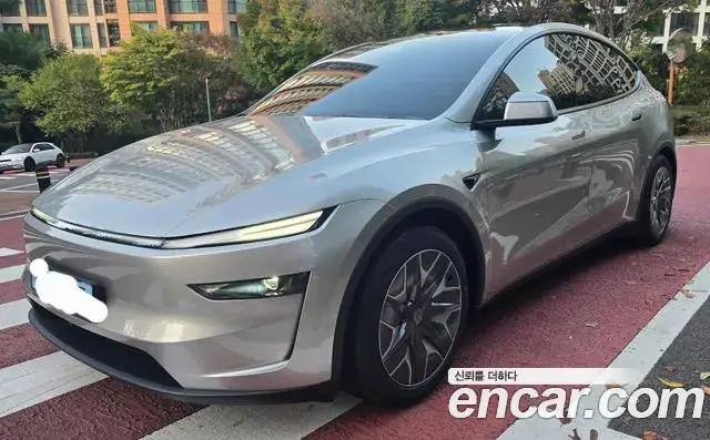 Tesla Model Y L Long Range AWD 2026