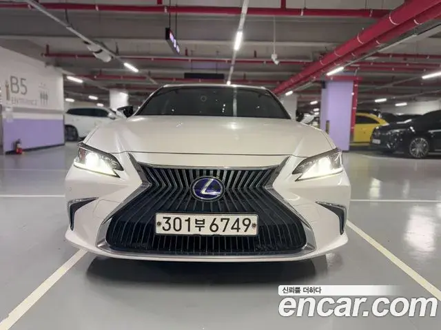 Lexus ES Luxury Plus 2020