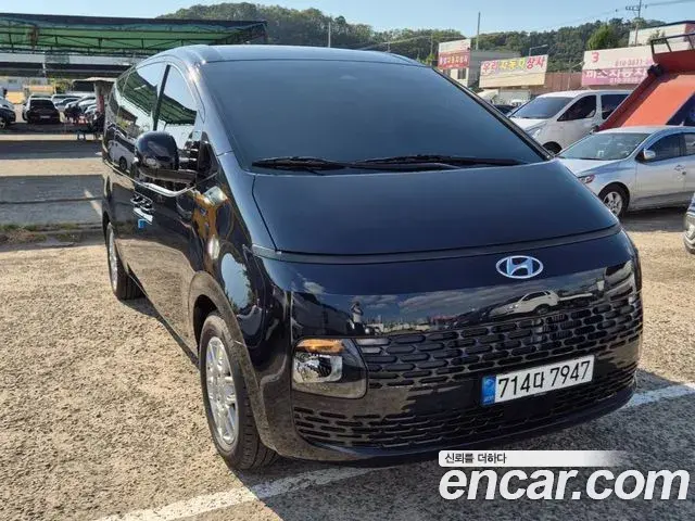 Hyundai Staria Tourer 11-Seater Modern 2022