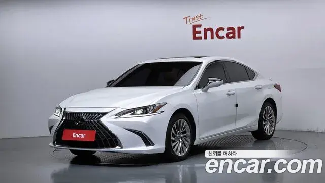 Lexus ES Luxury Plus 2023