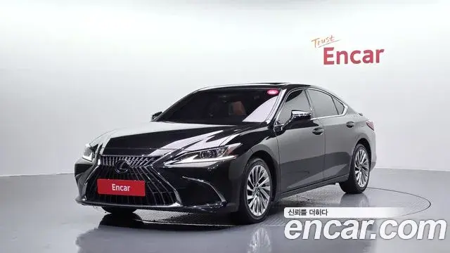 Lexus ES Luxury Plus 2023