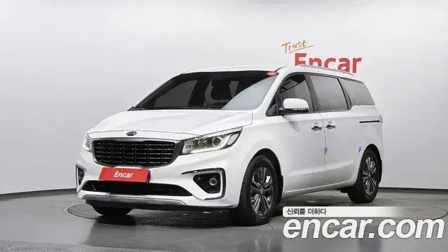Kia Carnival 9-Seater Luxury 2020