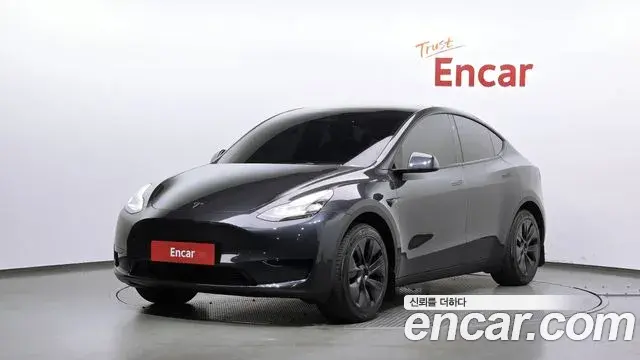 Tesla Model Y RWD 2025