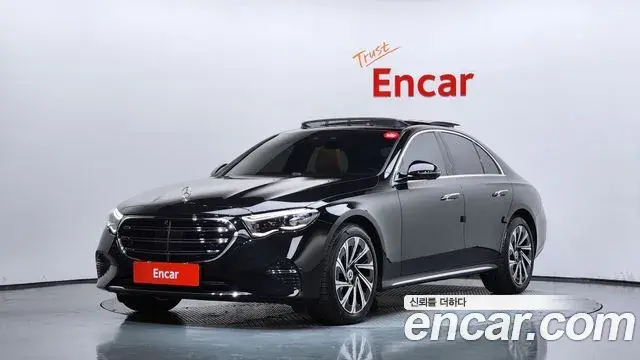 Mercedes-Benz E-Class E300 4MATIC Exclusive 2025