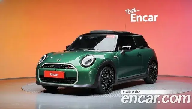 Mini Cooper Favoured 2024