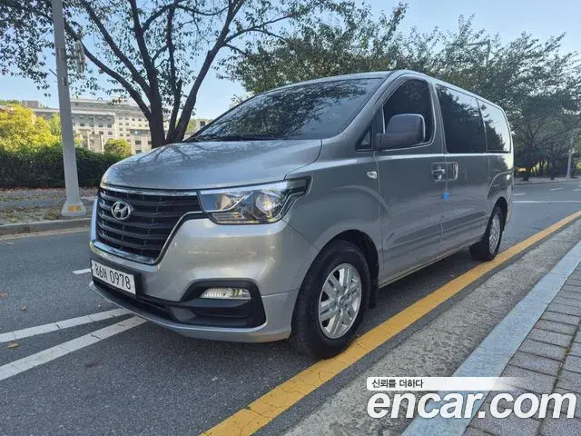 Hyundai Starex Van 5-Seater Modern 2020