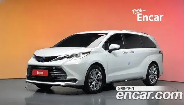 Toyota Sienna 2.5 Hybrid 2WD 2023