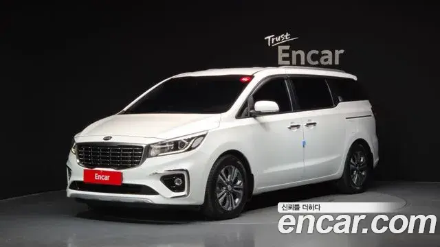 Kia Carnival 9-Seater Luxury 2019