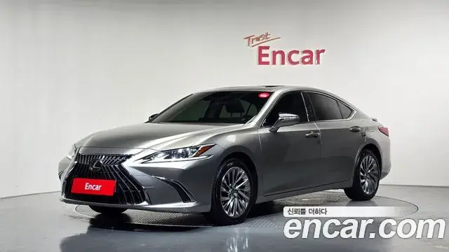Lexus ES Luxury Plus 2023