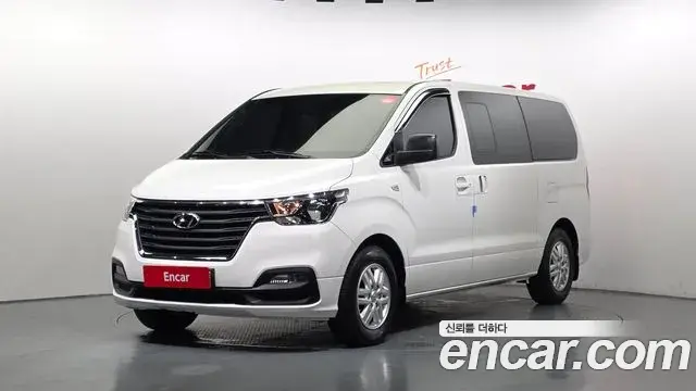 Hyundai Starex Van 5-Seater Smart 2021