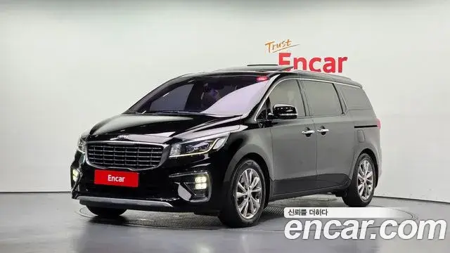 Kia Carnival 7-Seater Limousine VIP 2019
