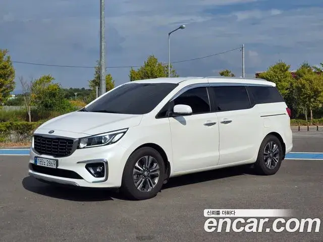 Kia Carnival 9-Seater Luxury 2019