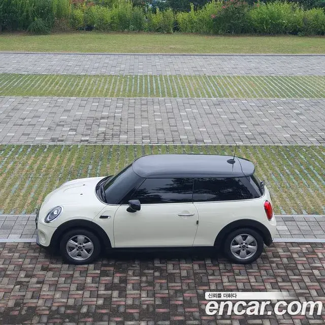Mini Cooper Standard Third Generation 2020