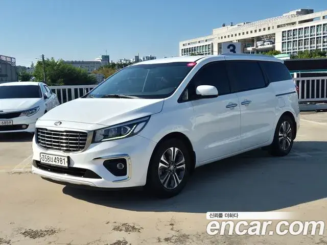 Kia Carnival 9-Seater Luxury 2019