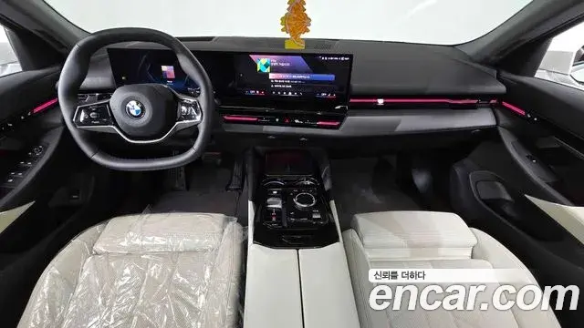 BMW 5-Series 520i 2024