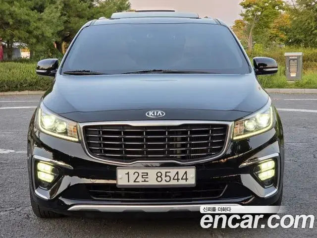 Kia Carnival 9-Seater Luxury 2019