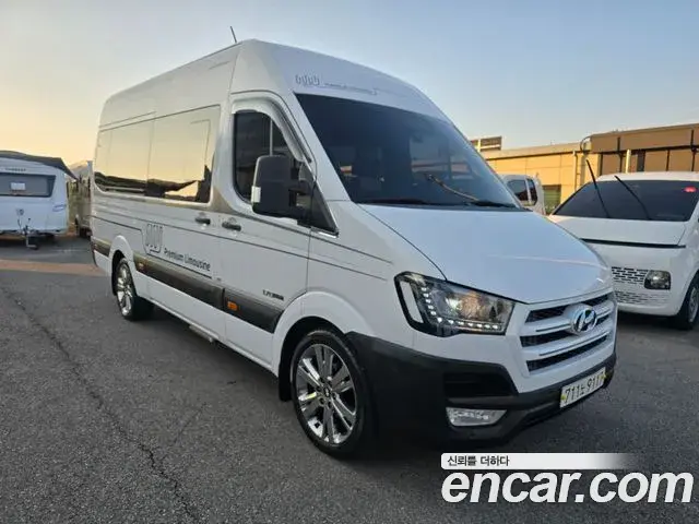 Hyundai Solati 15-seater Luxury 2021