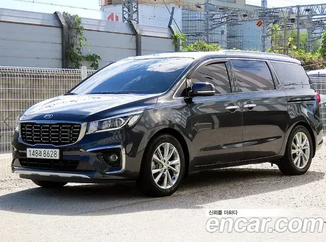 Kia Carnival 9-Seater Prstige 2019